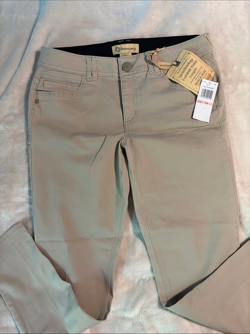 Democracy Skinny Jeans in Beige Taupe